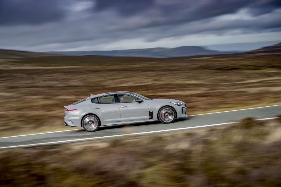  Kia Stinger GTS (CK) 2017 года  (UK) (фото 30 из 40)